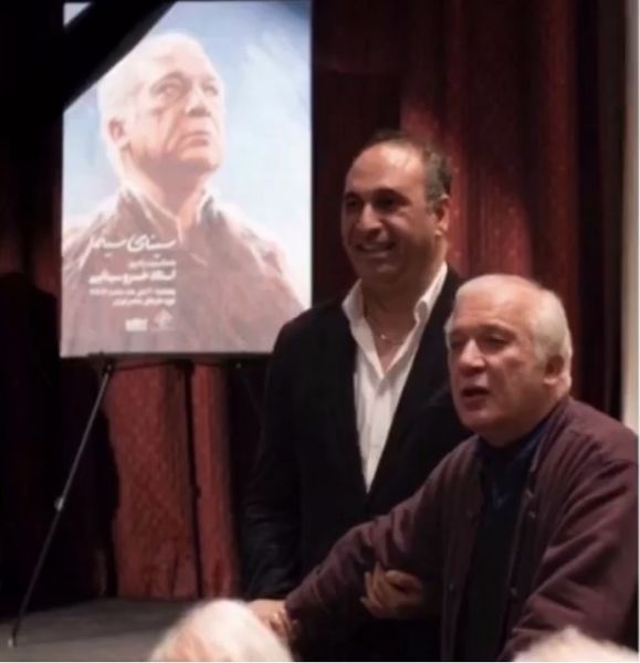 عکسی از حمید فرخ نژاد و پدرش در سالگرد فوت پدرش 