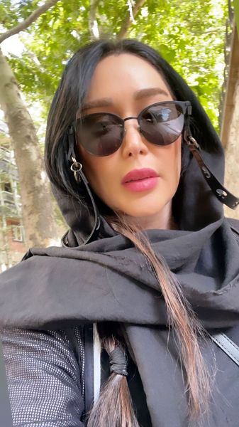 سلفی سارا منجزی پور پس از فوت پدرش + عکس