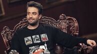 لباس عجیب خواننده مشهور در یک‌برنامه‌تلویزیونی + عکس