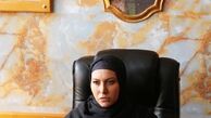 عکس با ابهت فریبا نادری پشت میز مدیریتی اش