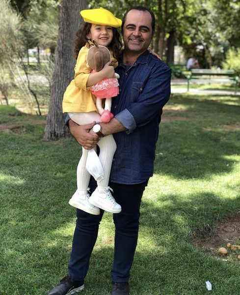 آقای بازیگر و خواهرزاده اش در پارک + عکس