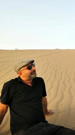 مجری مشهور در دل کویر + عکس