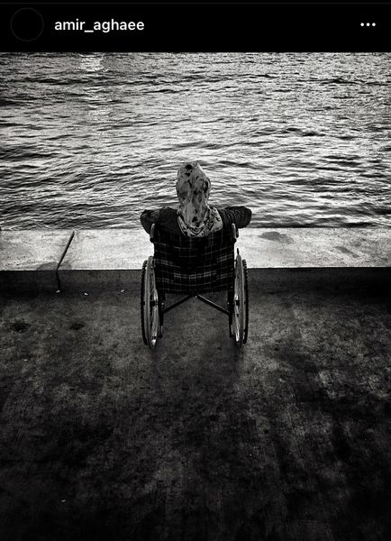 امیر آقایی به سوگ مادرش نشست + عکس