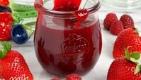 طرز تهیه سس توت فرنگی خوشمزه برای بستنی ، کیک و....