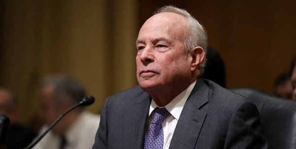 اخراج یک مقام ارشد دولتی منصوب به ترامپ توسط بایدن