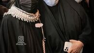 گوشی آمریکایی در دست دختر سردار سلیمانی