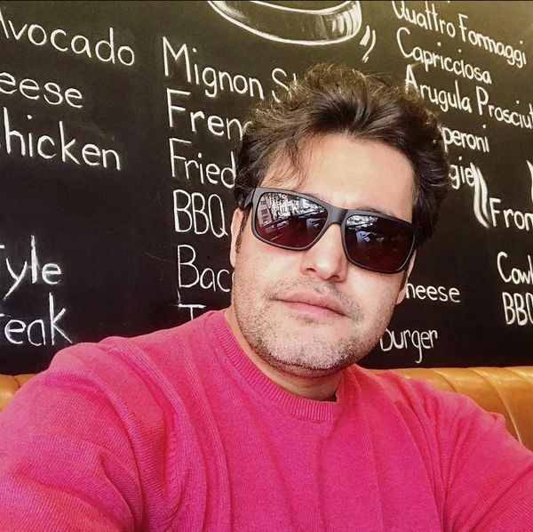 امیرمحمد زند در یک کافه + عکس