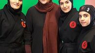 عکس بازیگر پایتخت با گروه جنجالی عصر جدید