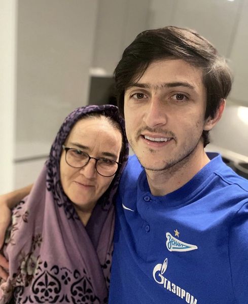 سردار آزمون و مادرش در خانه لاکچری + عکس