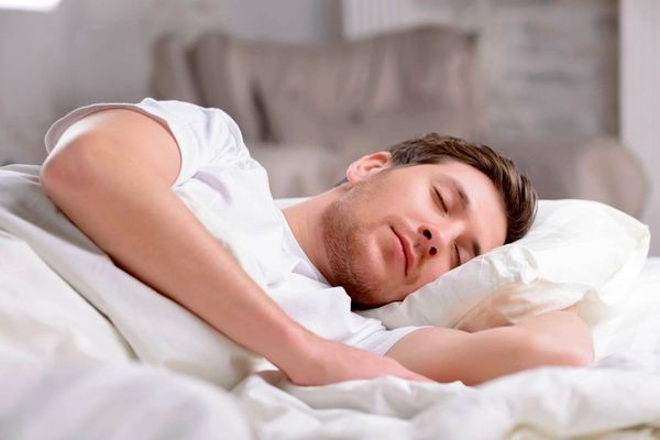 چرا با شکم پُر بعد از خوردن سحری نباید خوابید؟