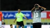 شعار هواداران تراکتور و باران بطری در زمین!