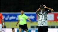 شعار هواداران تراکتور و باران بطری در زمین!