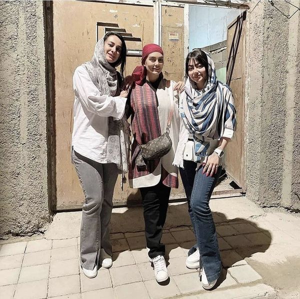 سحر قریشی و دوستانش در خانه ای قدیمی + عکس