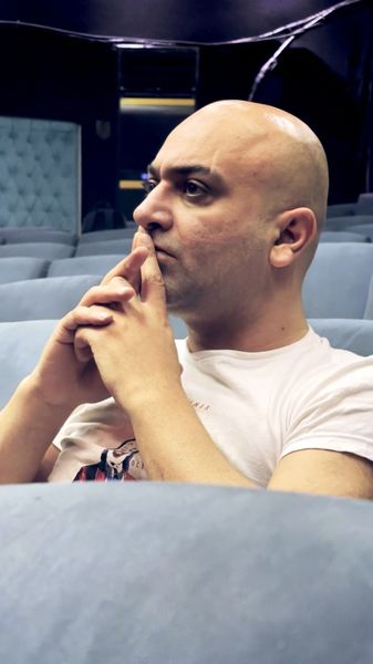 بازیگر مشهور موهاشو از ته زد + عکس