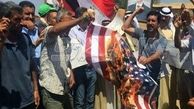پرچم آمریکا آتش زده شد
